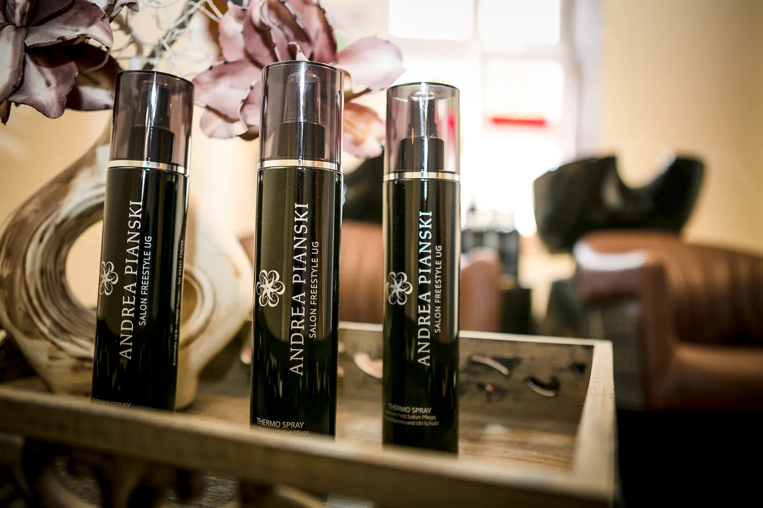 Andrea Pianski-Salon Freestyle UG – Haarpflegeprodukte im Regal ausgestellt