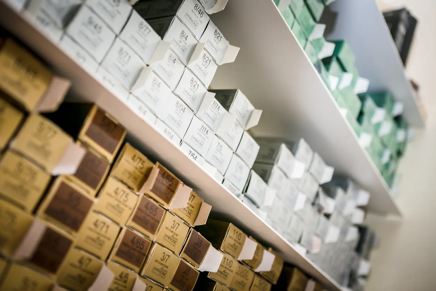 Andrea Pianski-Salon Freestyle UG – Haarpflegeprodukte im Regal ausgestellt