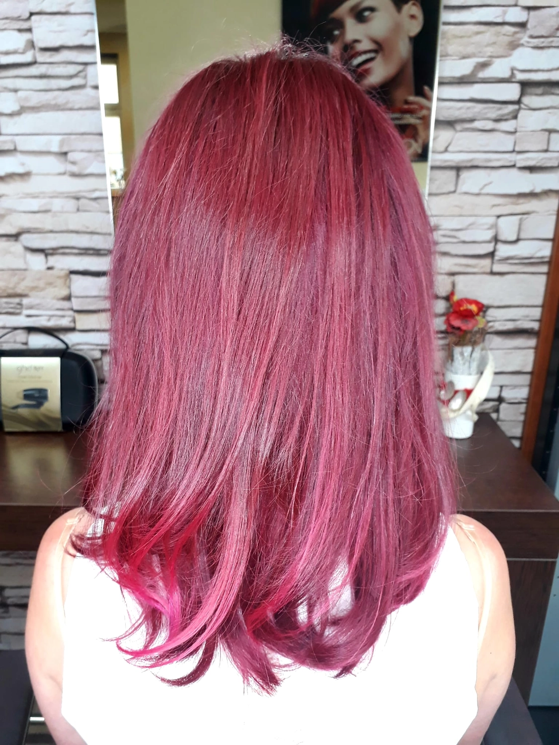 Andrea Pianski-Salon Freestyle UG – Haarpflegeprodukte im Regal ausgestellt